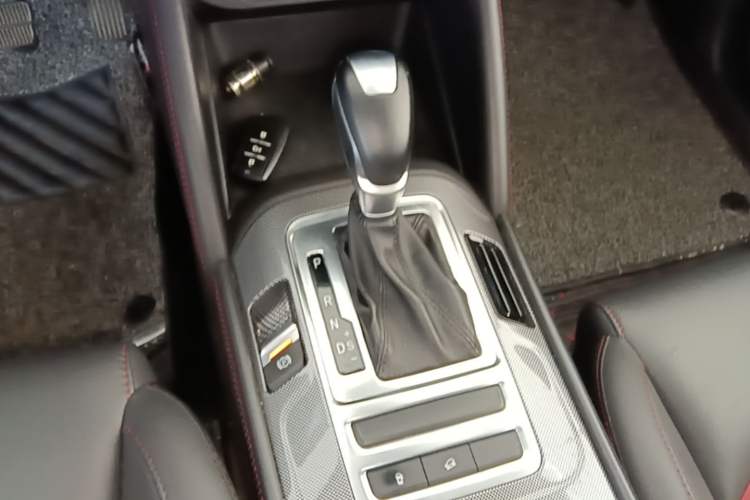 Used CHANGAN CS55 2017 1.5T Automatic Xuan Dong Model Gear Lever