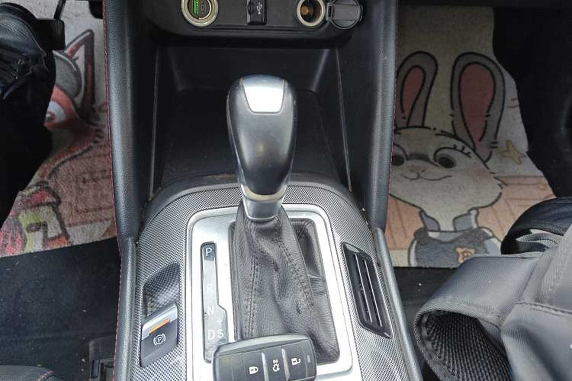 Used CHANGAN CS55 2017 1.5T Automatic Colorful Edition Gear Lever