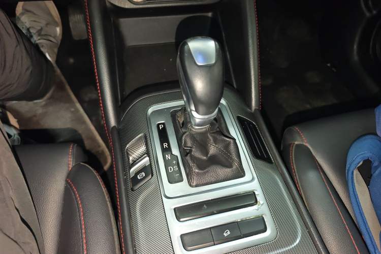 Used CHANGAN CS55 2017 1.5T Automatic Colorful Edition Gear Lever