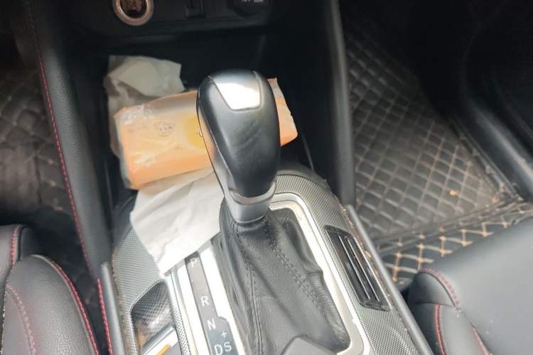 Used CHANGAN CS55 2017 1.5T Automatic Colorful Edition Gear Lever