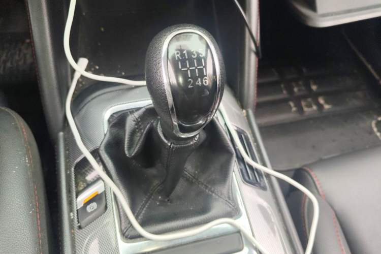 Used CHANGAN CS55 2017 1.5T Manual Colorful Edition Gear Lever