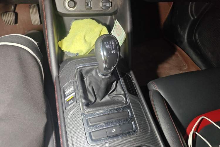 Used CHANGAN CS55 2017 1.5T Manual Colorful Edition Gear Lever