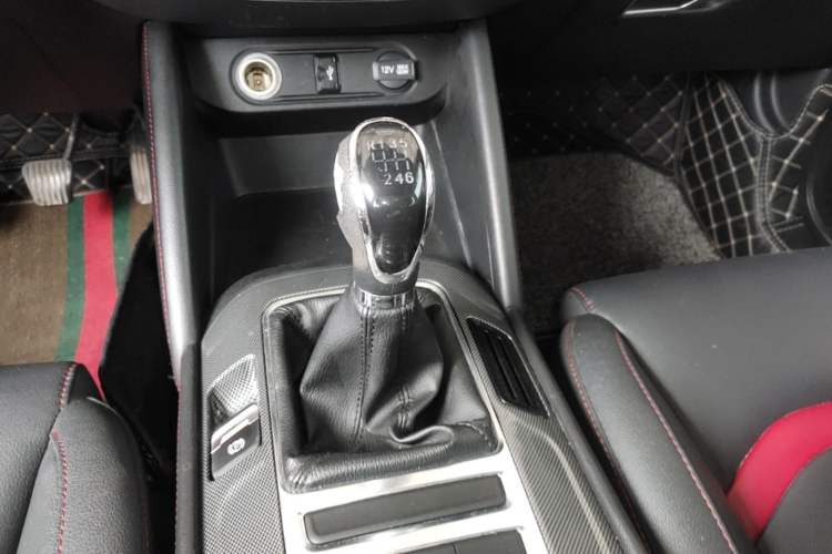 Used CHANGAN CS55 2017 1.5T Manual Colorful Edition Gear Lever
