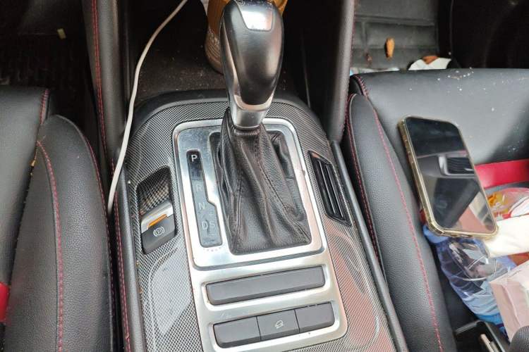 Used CHANGAN CS55 2017 1.5T Automatic Colorful Edition Gear Lever