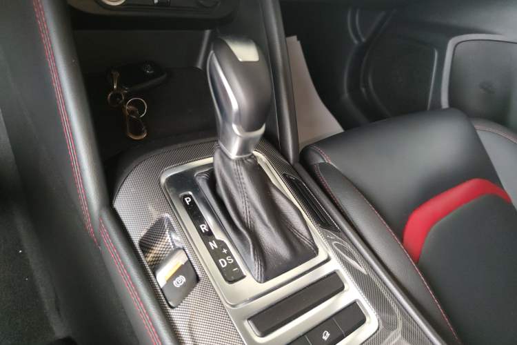 Used CHANGAN CS55 2017 1.5T Automatic Colorful Edition Gear Lever