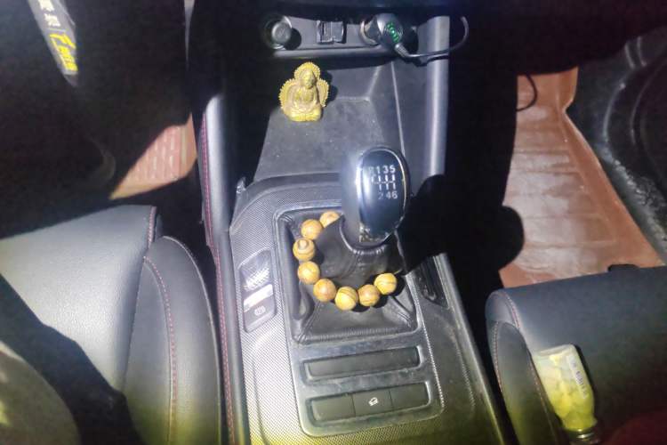 Used CHANGAN CS55 2017 1.5T Manual Colorful Edition Gear Lever