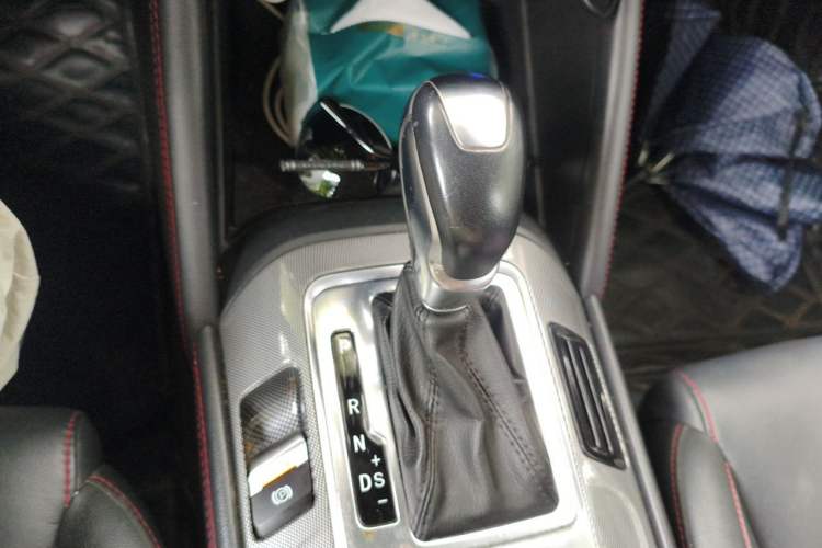 Used CHANGAN CS55 2017 1.5T Automatic Colorful Edition Gear Lever