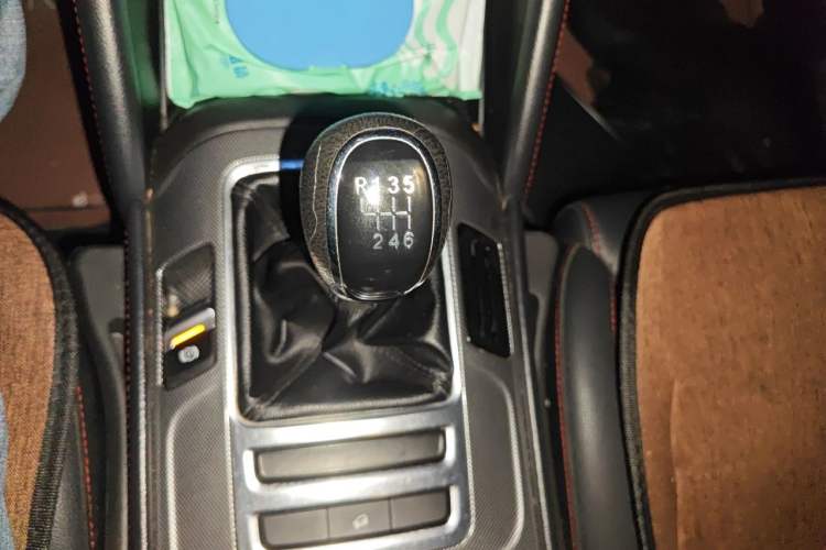 Used CHANGAN CS55 2017 1.5T Manual Colorful Edition Gear Lever