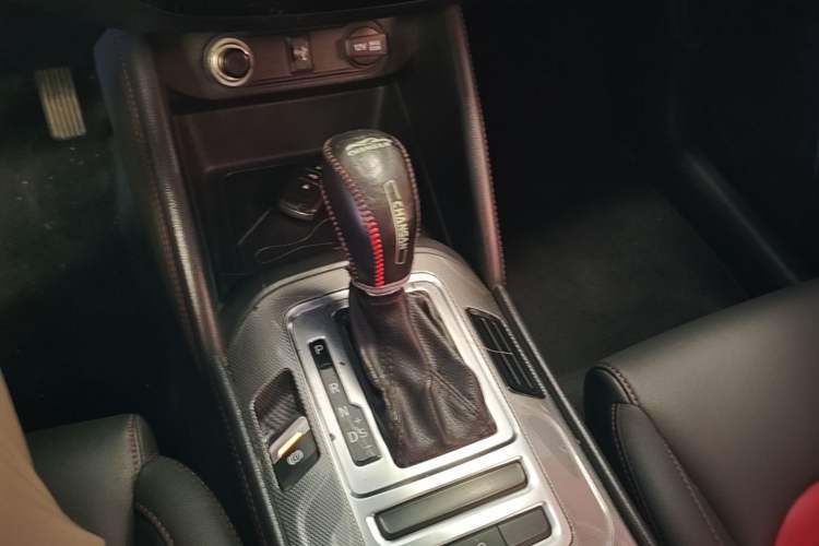 Used CHANGAN CS55 2017 1.5T Automatic Colorful Edition Gear Lever