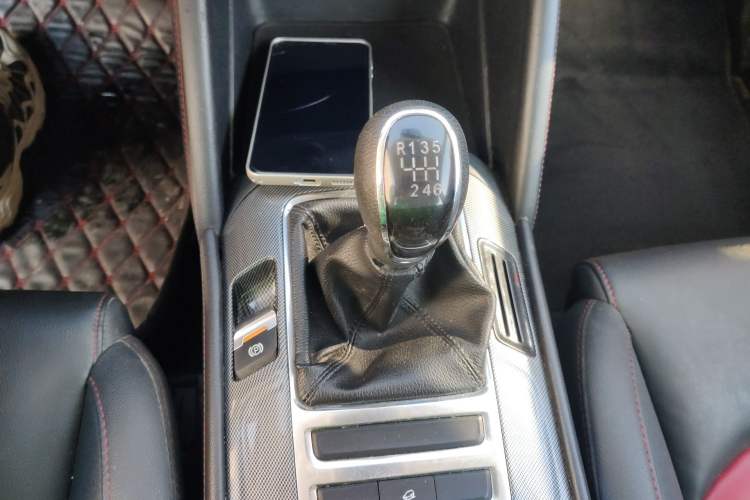 Used CHANGAN CS55 2017 1.5T Manual Colorful Edition Gear Lever