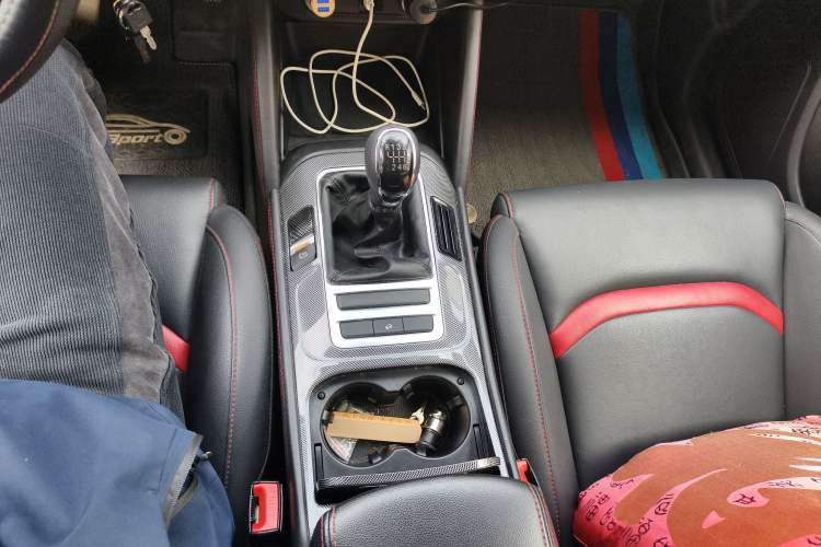 Used CHANGAN CS55 2017 1.5T Manual Colorful Edition Gear Lever