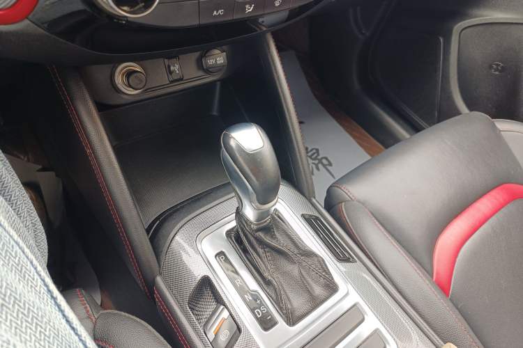 Used CHANGAN CS55 2017 1.5T Automatic Colorful Edition Gear Lever