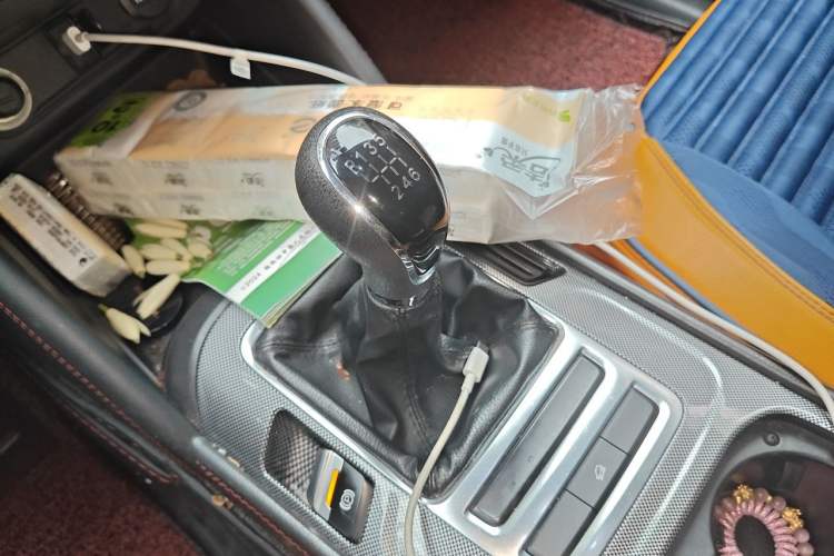 Used CHANGAN CS55 2017 1.5T Manual Colorful Edition Gear Lever
