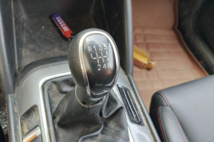 Used CHANGAN CS55 2017 1.5T Manual Colorful Edition Gear Lever