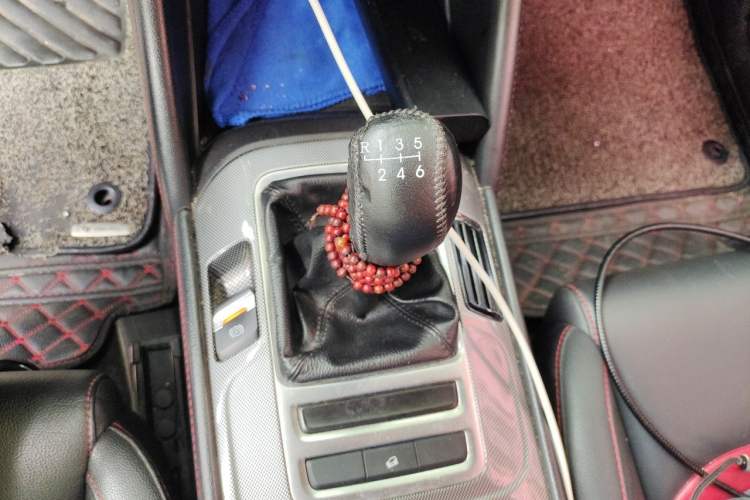 Used CHANGAN CS55 2017 1.5T Manual Colorful Edition Gear Lever