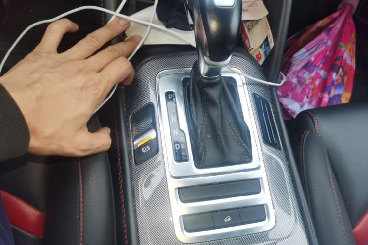 Used CHANGAN CS55 2017 1.5T Automatic Colorful Edition Gear Lever