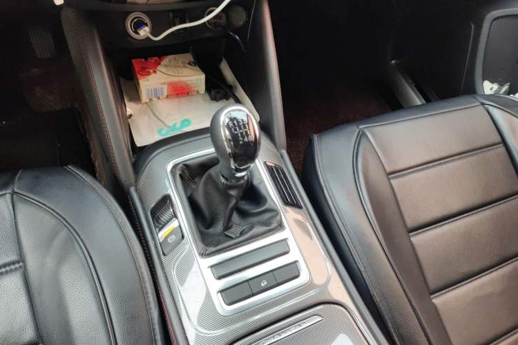 Used CHANGAN CS55 2017 1.5T Manual Colorful Edition Gear Lever