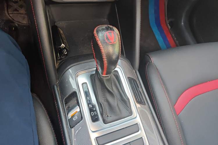 Used CHANGAN CS55 2017 1.5T Automatic Colorful Edition Gear Lever