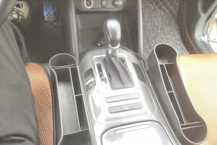 Used CHANGAN CS55 2017 1.5T Automatic Colorful Edition Gear Lever