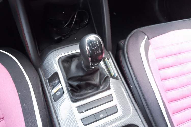 Used CHANGAN CS55 2017 1.5T Manual Colorful Edition Gear Lever