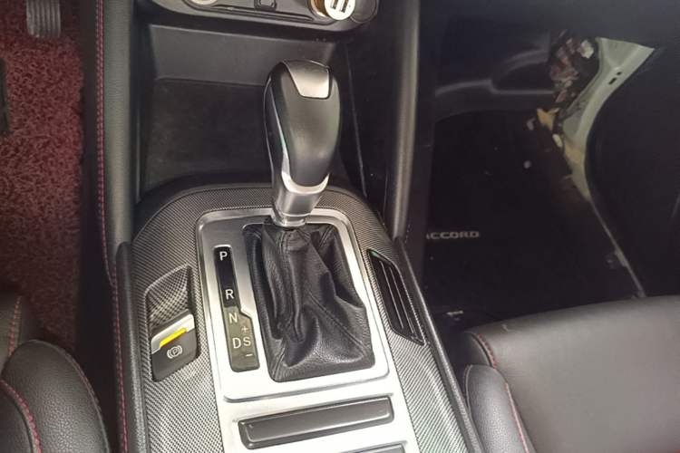 Used CHANGAN CS55 2017 1.5T Automatic Colorful Edition Gear Lever