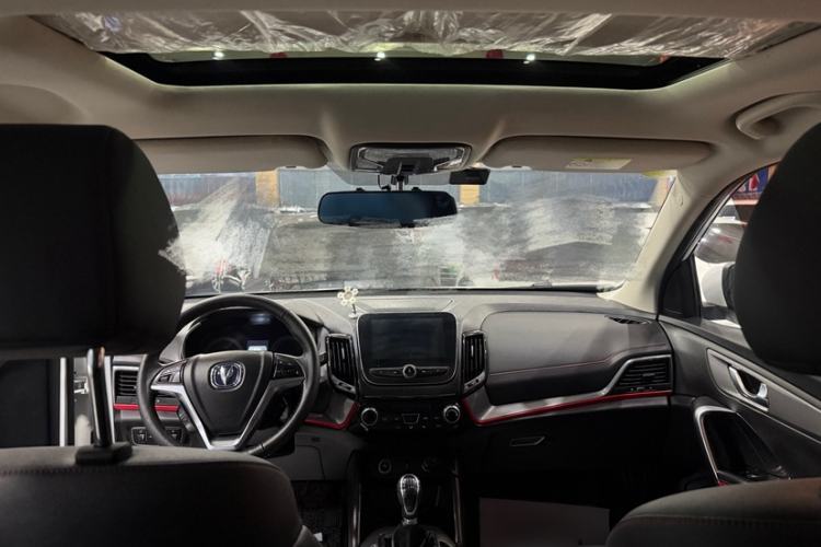 Used CHANGAN CS55 2017 1.5T Manual Colorful Edition Interior 2
