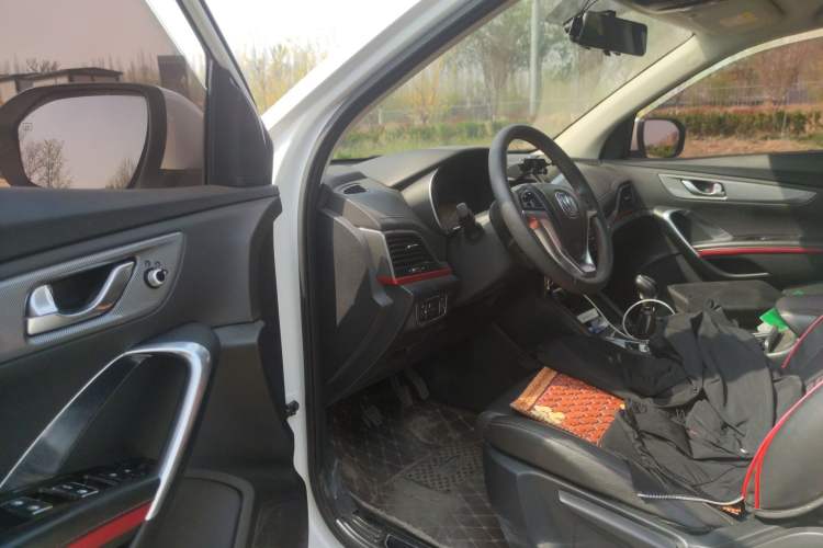 Used CHANGAN CS55 2017 1.5T Manual Colorful Edition Interior 3