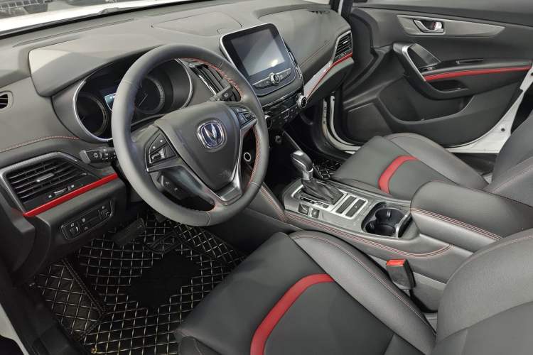 Used CHANGAN CS55 2017 1.5T Automatic Colorful Edition Interior 3