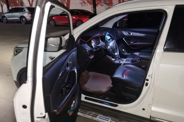 Used CHANGAN CS55 2017 1.5T Automatic Colorful Edition Interior 3