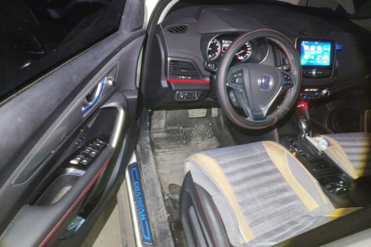 Used CHANGAN CS55 2017 1.5T Automatic Colorful Edition Interior 3