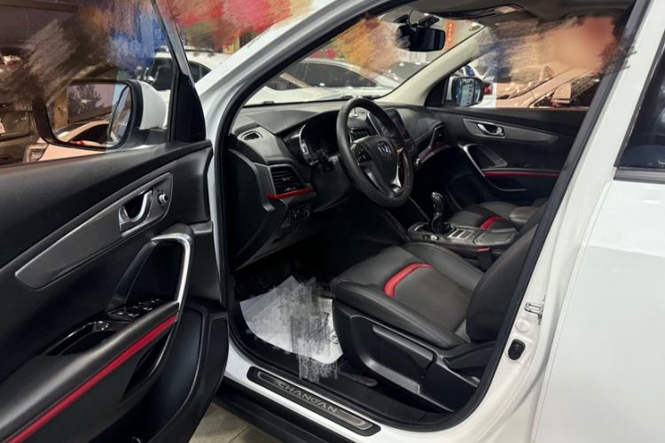Used CHANGAN CS55 2017 1.5T Manual Colorful Edition Interior 3