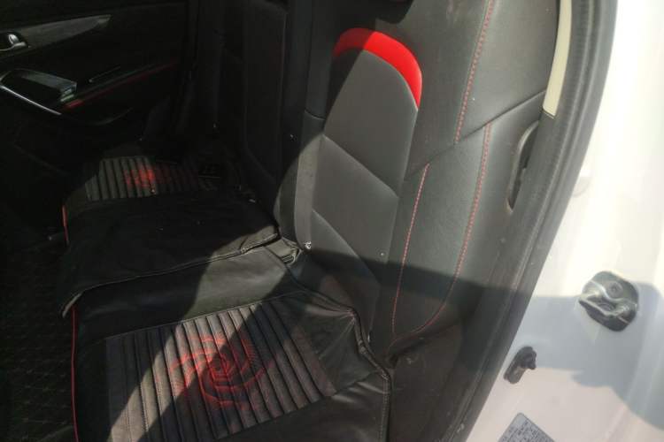 Used CHANGAN CS55 2017 1.5T Manual Colorful Edition Interior 4
