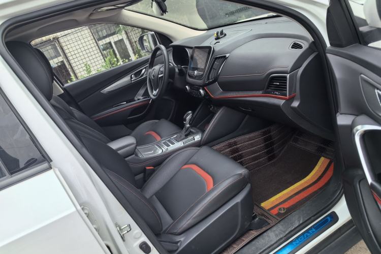 Used CHANGAN CS55 2017 1.5T Automatic Colorful Edition Interior 5