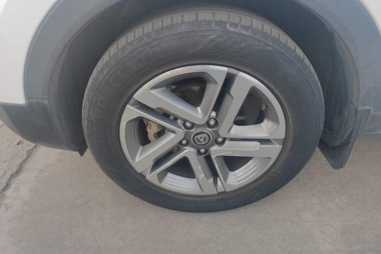 Used CHANGAN CS55 2017 1.5T Automatic Colorful Edition Left Front Wheel Hub