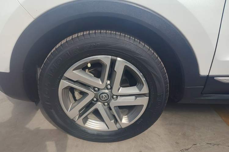 Used CHANGAN CS55 2017 1.5T Automatic Colorful Edition Left Front Wheel Hub