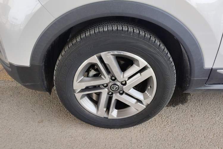 Used CHANGAN CS55 2017 1.5T Automatic Colorful Edition Left Front Wheel Hub