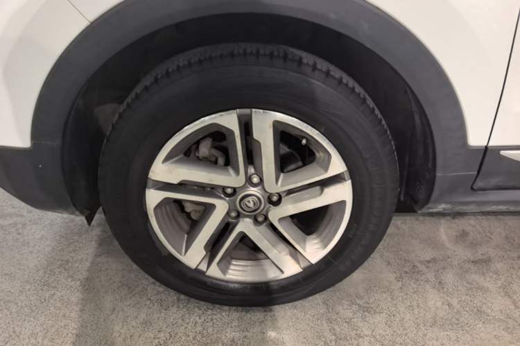 Used CHANGAN CS55 2017 1.5T Manual Colorful Edition Left Front Wheel Hub