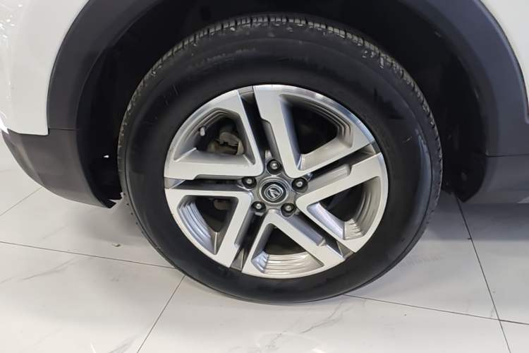 Used CHANGAN CS55 2017 1.5T Automatic Colorful Edition Left Front Wheel Hub