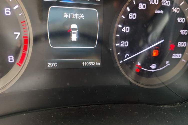 Used CHANGAN CS55 2017 1.5T Automatic Colorful Edition Odometer Close Up
