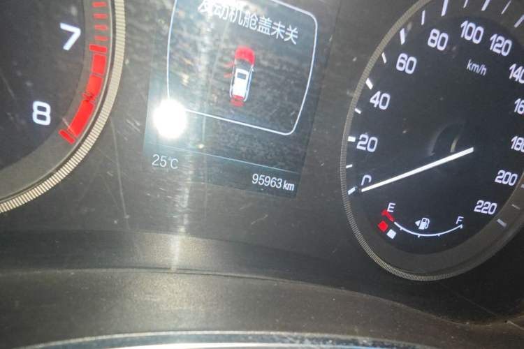 Used CHANGAN CS55 2017 1.5T Manual Colorful Edition Odometer Close Up