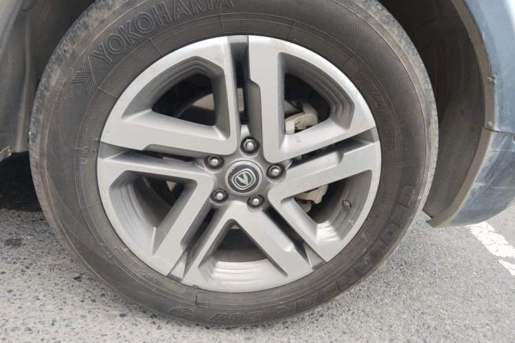 Used CHANGAN CS55 2017 1.5T Manual Colorful Edition Right Front Wheel Hub