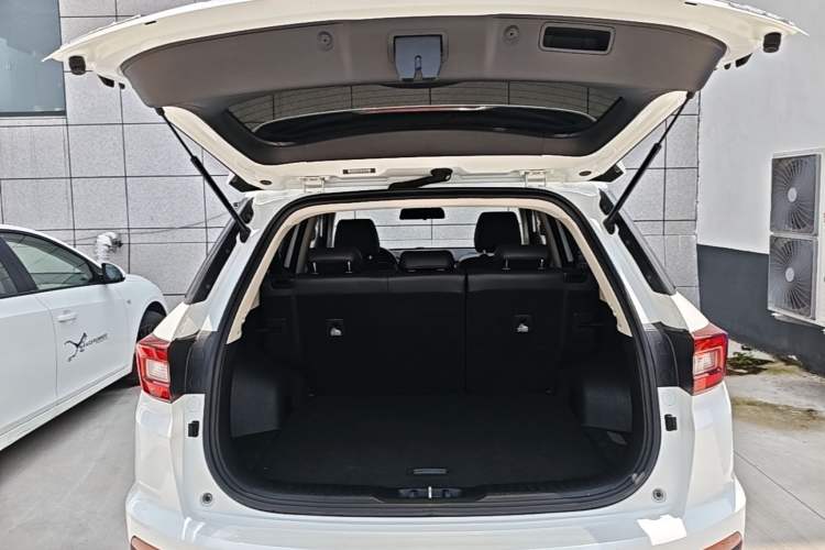 Used CHANGAN CS55 2017 1.5T Automatic Colorful Edition Trunk