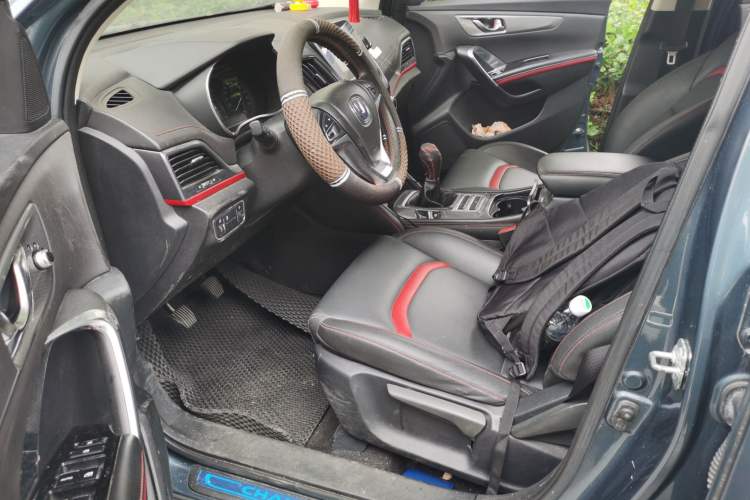 Used CHANGAN CS55 2018 1.5T Manual Colorful Model China V Standard Driver Seat