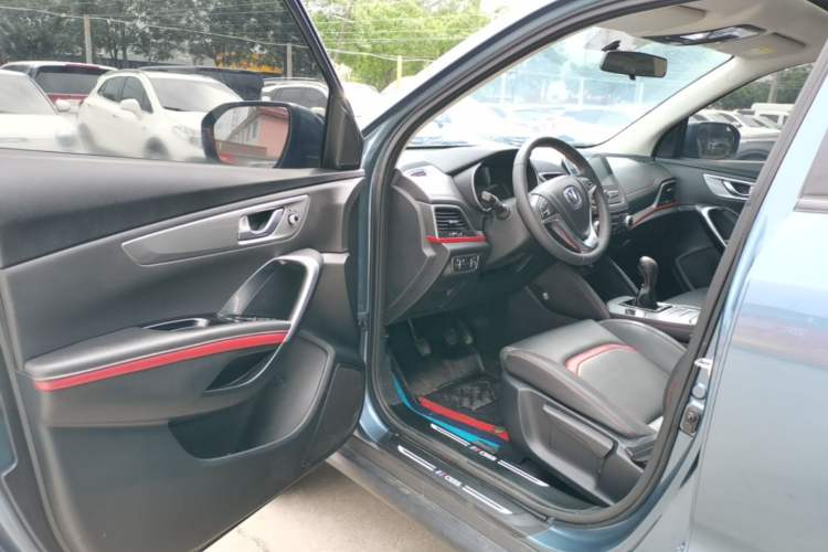 Used CHANGAN CS55 2018 1.5T Manual Colorful Model China V Standard Driver Seat