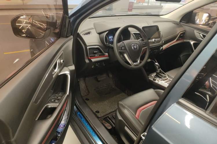 Used CHANGAN CS55 2018 1.5T Automatic Colorful Edition China V Standard Interior 3