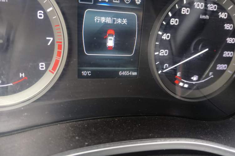 Used CHANGAN CS55 2018 1.5T Manual Colorful Model China V Standard Odometer Close Up