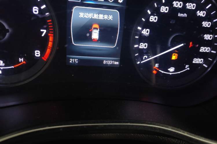 Used CHANGAN CS55 2018 1.5T Manual Colorful Model China V Standard Odometer Close Up
