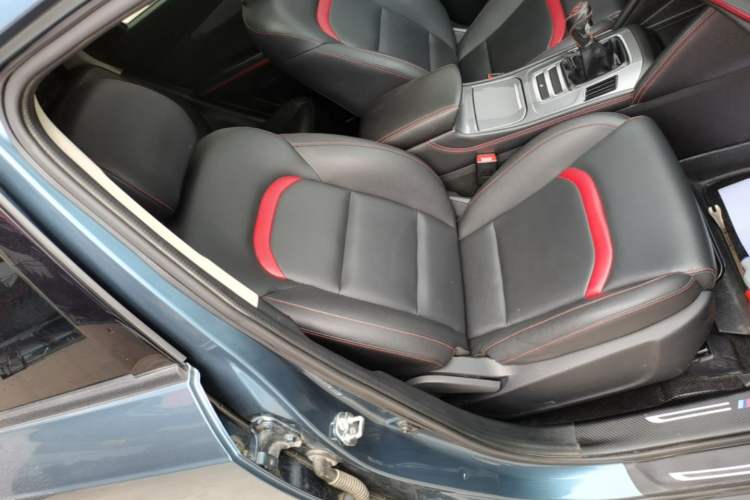 Used CHANGAN CS55 2018 1.5T Manual Colorful Model China V Standard Right Front Seat