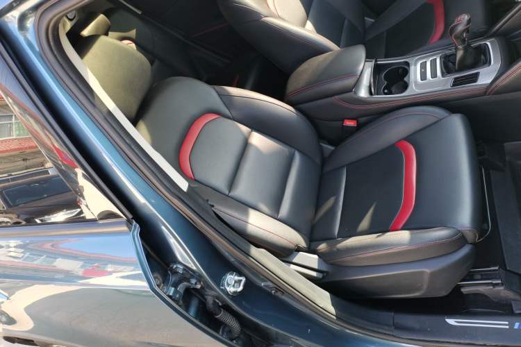 Used CHANGAN CS55 2018 1.5T Manual Colorful Model China V Standard Right Front Seat