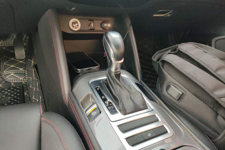 Used CHANGAN CS55 2018 1.5T Automatic Colorful Edition China V Standard Gear Lever